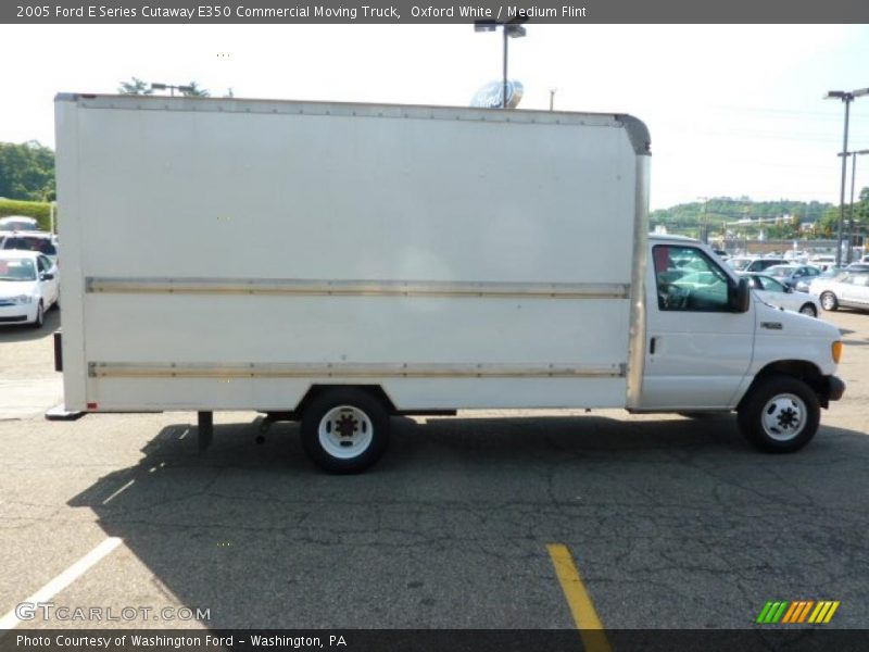 Oxford White / Medium Flint 2005 Ford E Series Cutaway E350 Commercial Moving Truck