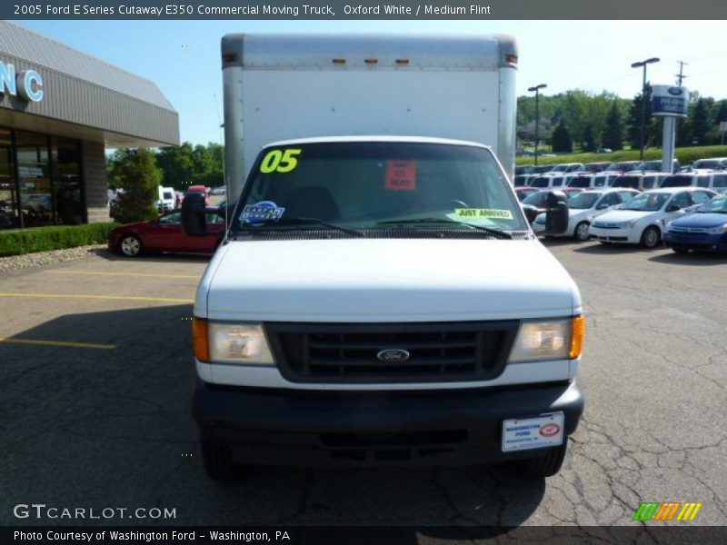 Oxford White / Medium Flint 2005 Ford E Series Cutaway E350 Commercial Moving Truck