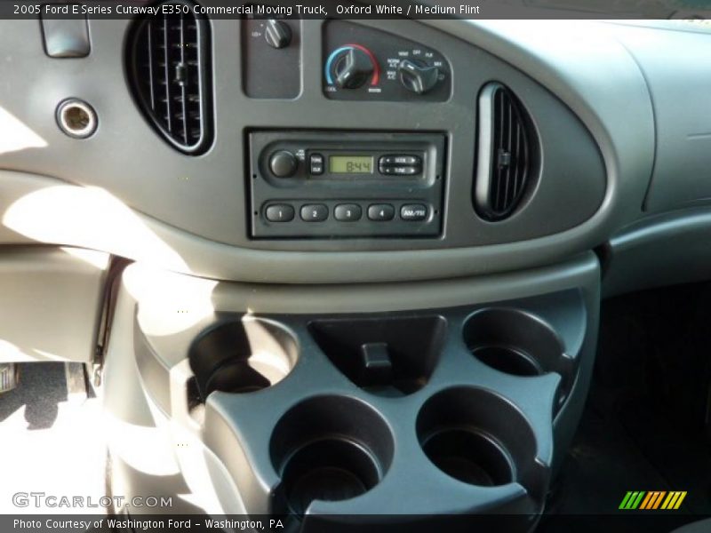 Oxford White / Medium Flint 2005 Ford E Series Cutaway E350 Commercial Moving Truck