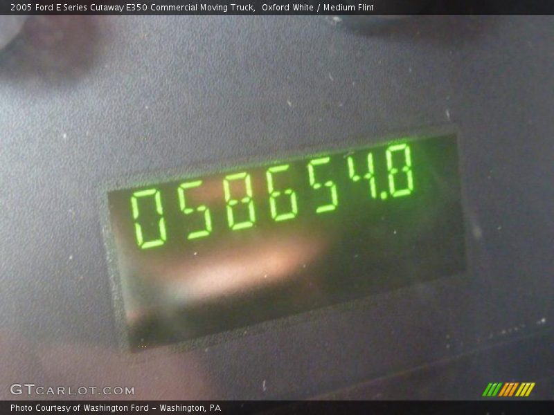 Oxford White / Medium Flint 2005 Ford E Series Cutaway E350 Commercial Moving Truck