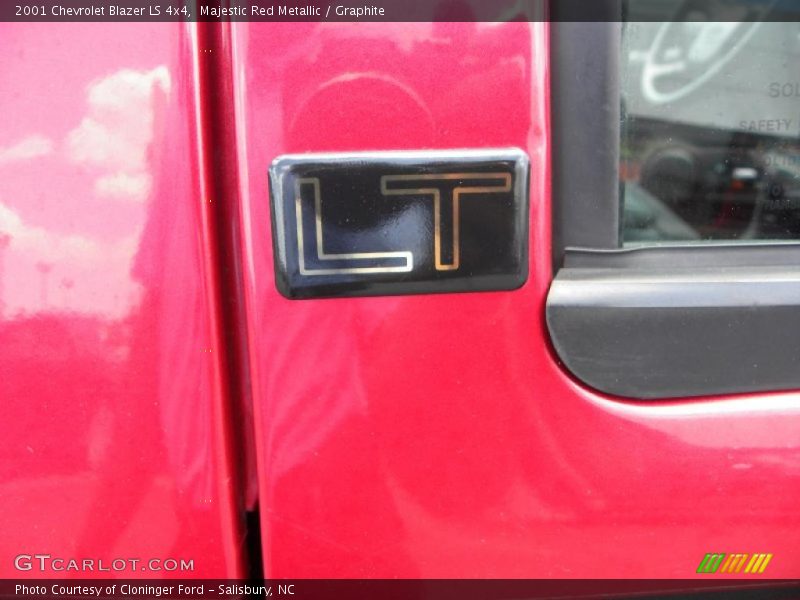 Majestic Red Metallic / Graphite 2001 Chevrolet Blazer LS 4x4