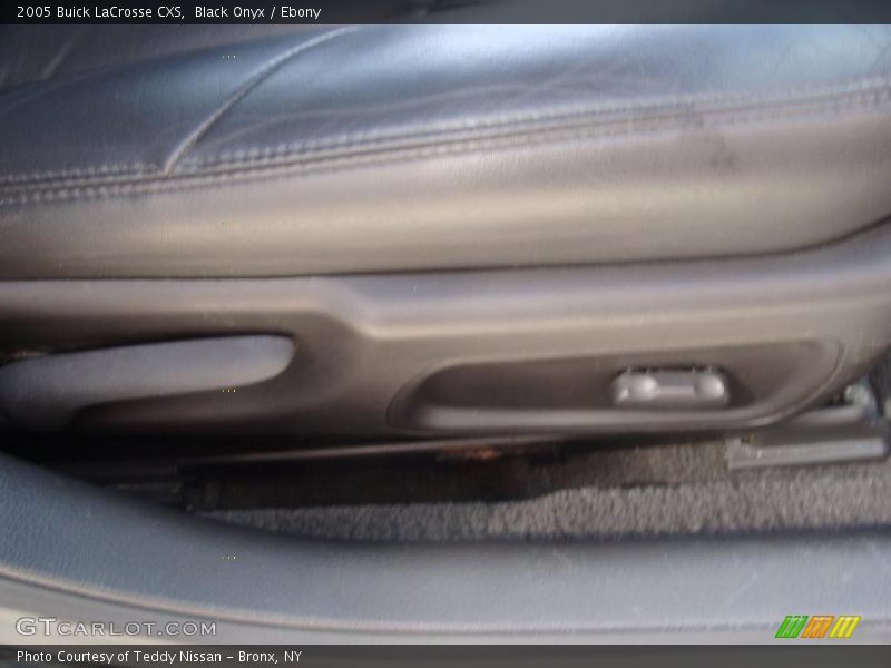 Black Onyx / Ebony 2005 Buick LaCrosse CXS