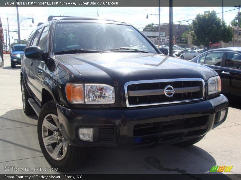 Super Black / Charcoal 2004 Nissan Pathfinder LE Platinum 4x4