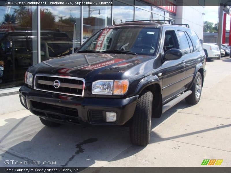 Super Black / Charcoal 2004 Nissan Pathfinder LE Platinum 4x4