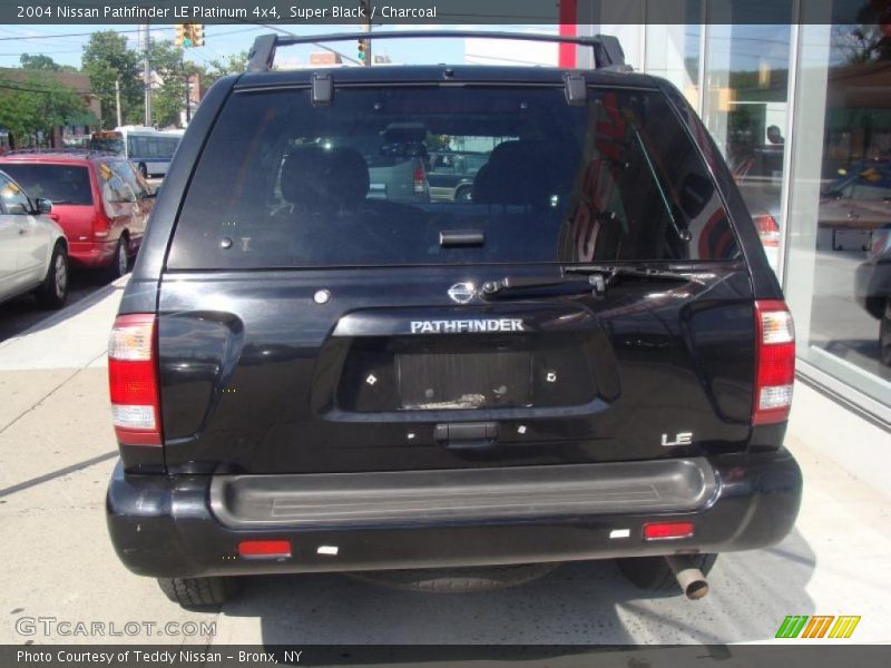 Super Black / Charcoal 2004 Nissan Pathfinder LE Platinum 4x4