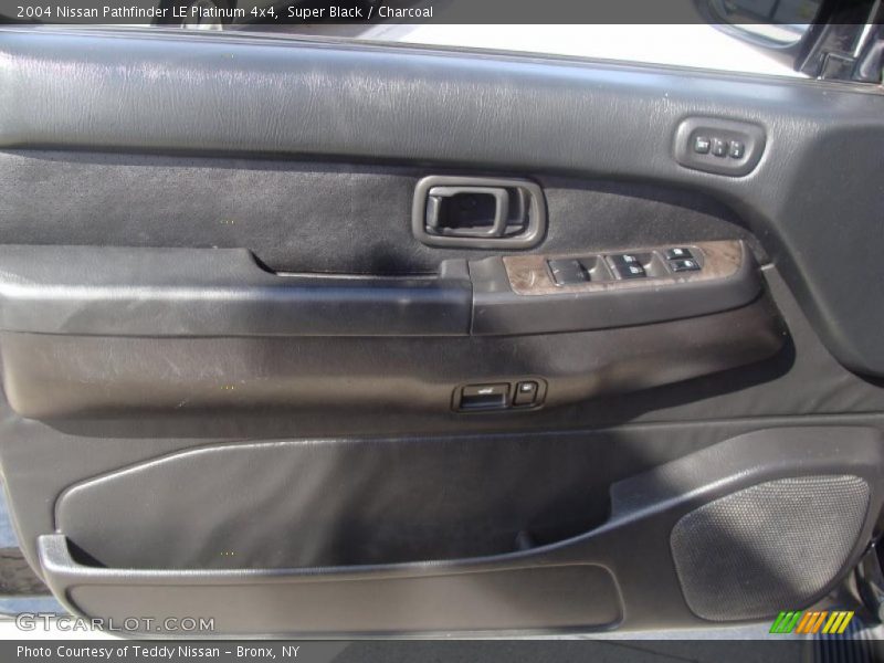Super Black / Charcoal 2004 Nissan Pathfinder LE Platinum 4x4
