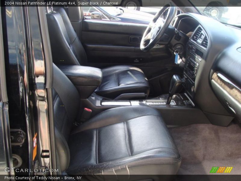 Super Black / Charcoal 2004 Nissan Pathfinder LE Platinum 4x4