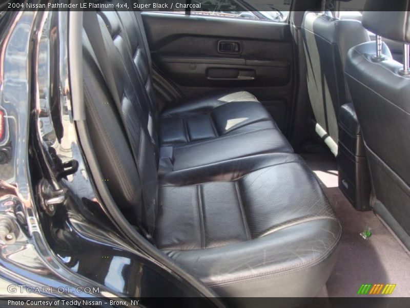 Super Black / Charcoal 2004 Nissan Pathfinder LE Platinum 4x4