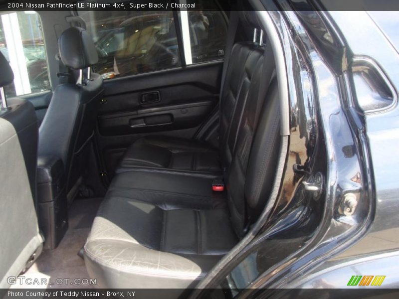 Super Black / Charcoal 2004 Nissan Pathfinder LE Platinum 4x4