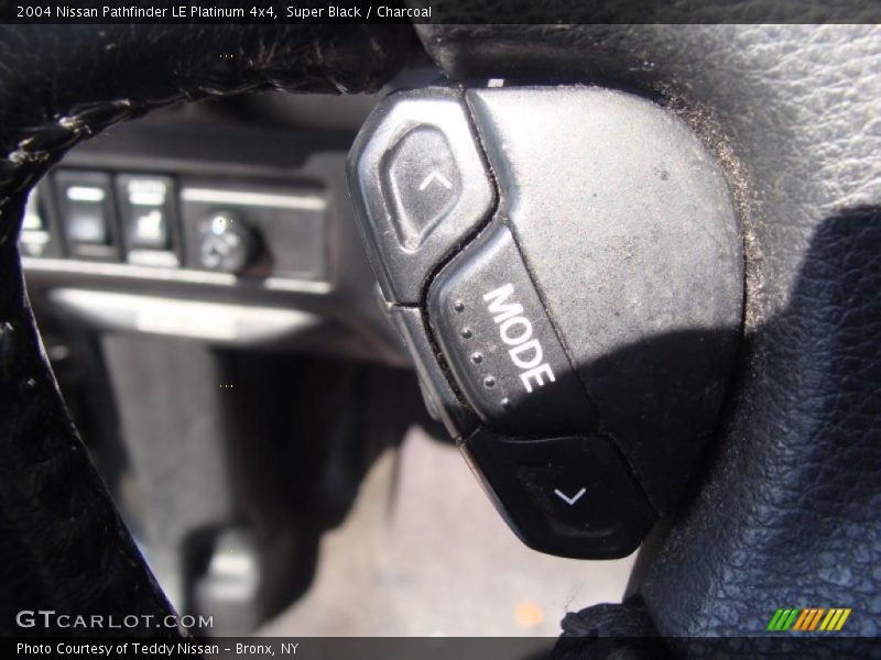 Super Black / Charcoal 2004 Nissan Pathfinder LE Platinum 4x4