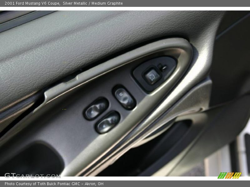 Silver Metallic / Medium Graphite 2001 Ford Mustang V6 Coupe