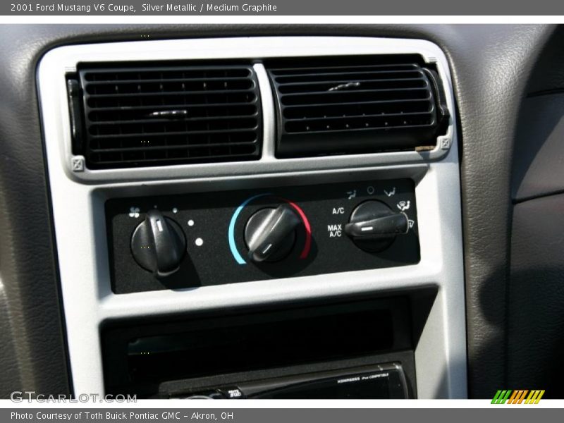 Silver Metallic / Medium Graphite 2001 Ford Mustang V6 Coupe