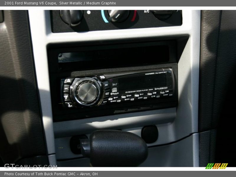 Silver Metallic / Medium Graphite 2001 Ford Mustang V6 Coupe