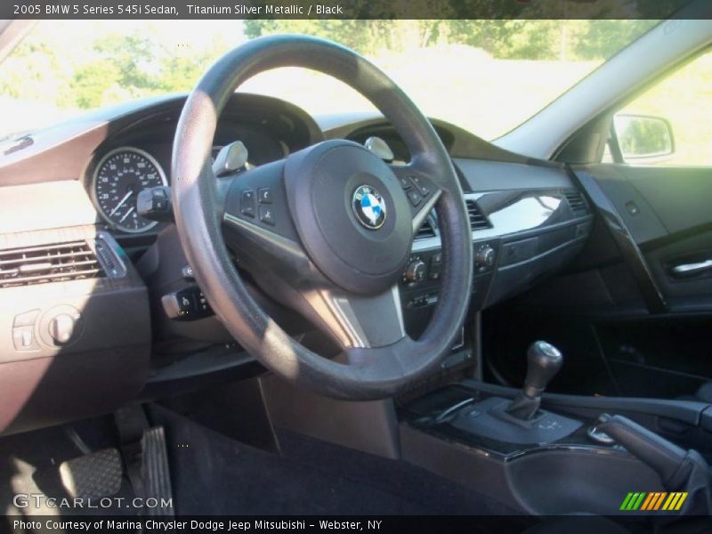Dashboard of 2005 5 Series 545i Sedan