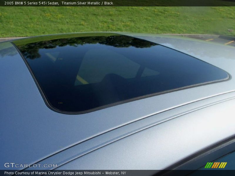 Sunroof of 2005 5 Series 545i Sedan