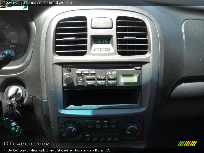 Brilliant Silver / Black 2004 Hyundai Sonata V6