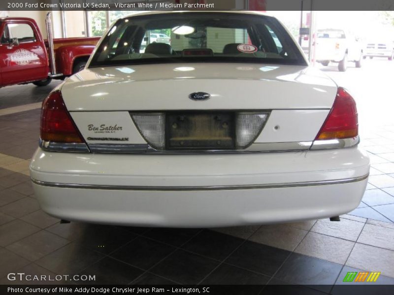 Vibrant White / Medium Parchment 2000 Ford Crown Victoria LX Sedan