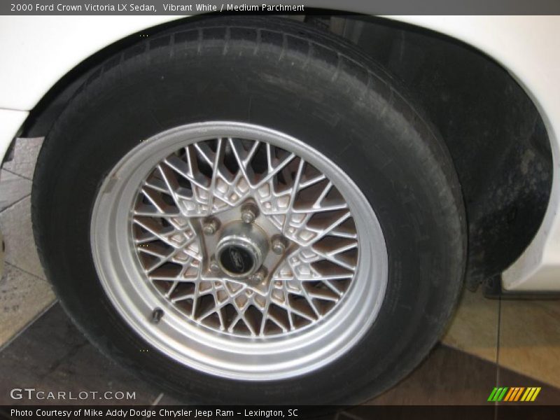 Vibrant White / Medium Parchment 2000 Ford Crown Victoria LX Sedan