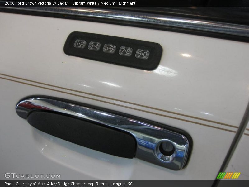 Vibrant White / Medium Parchment 2000 Ford Crown Victoria LX Sedan