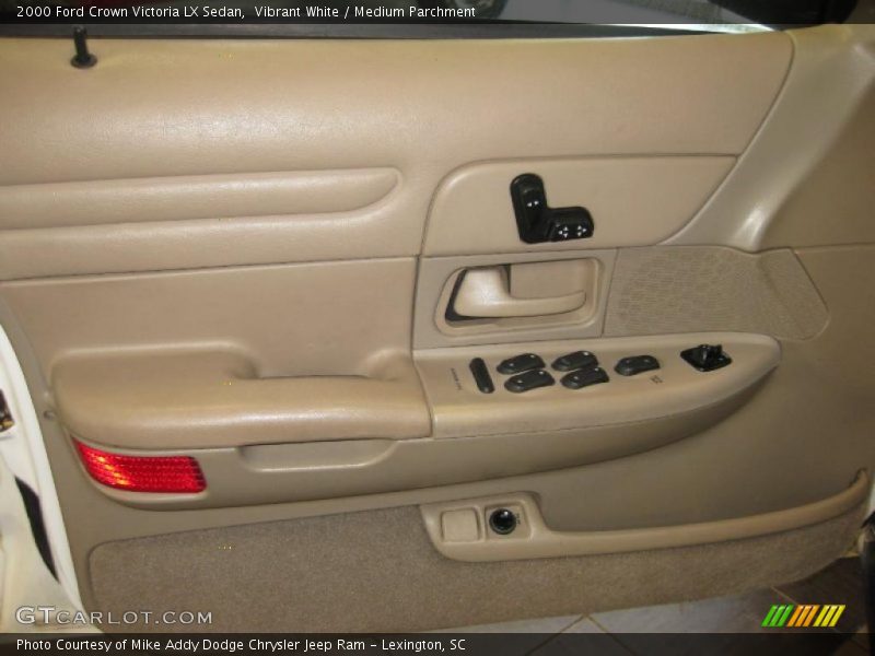 Vibrant White / Medium Parchment 2000 Ford Crown Victoria LX Sedan