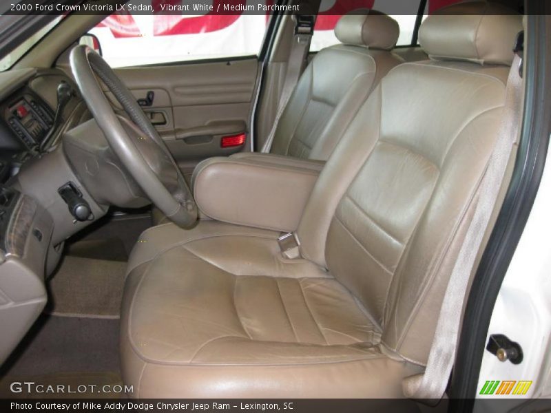Vibrant White / Medium Parchment 2000 Ford Crown Victoria LX Sedan