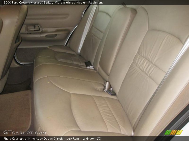 Vibrant White / Medium Parchment 2000 Ford Crown Victoria LX Sedan