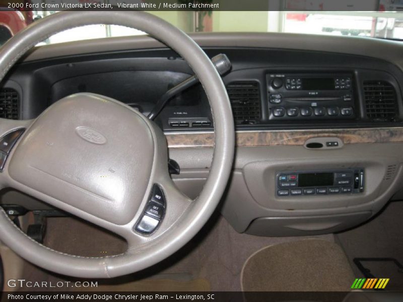 Vibrant White / Medium Parchment 2000 Ford Crown Victoria LX Sedan
