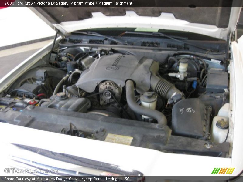 Vibrant White / Medium Parchment 2000 Ford Crown Victoria LX Sedan