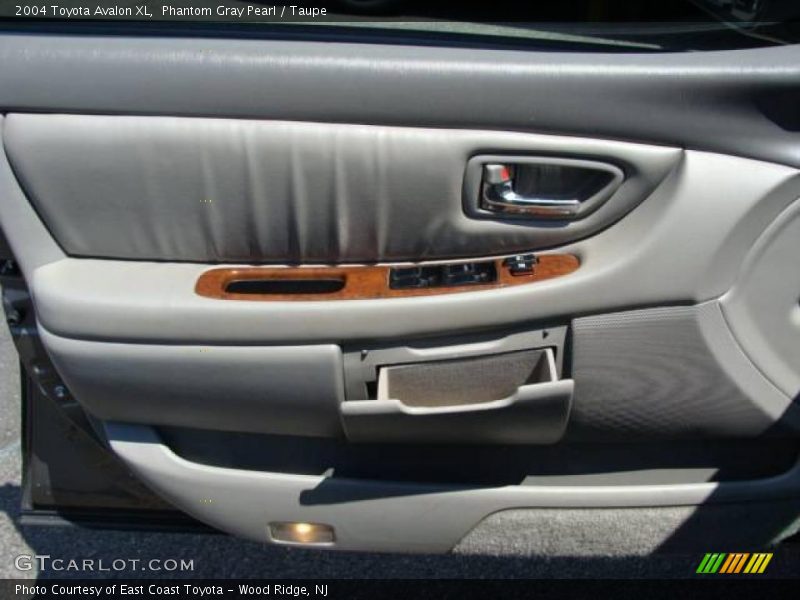 Phantom Gray Pearl / Taupe 2004 Toyota Avalon XL