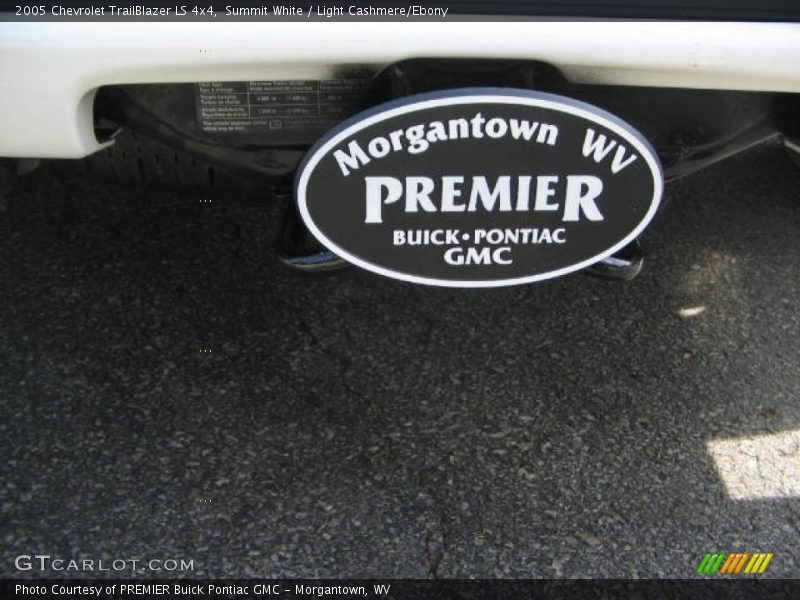Summit White / Light Cashmere/Ebony 2005 Chevrolet TrailBlazer LS 4x4