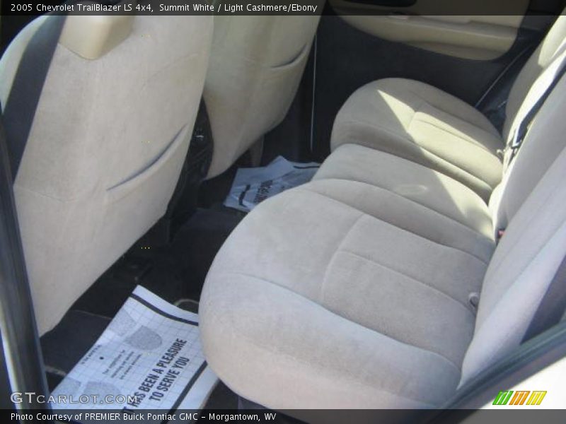 Summit White / Light Cashmere/Ebony 2005 Chevrolet TrailBlazer LS 4x4