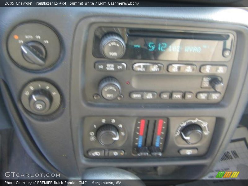 Summit White / Light Cashmere/Ebony 2005 Chevrolet TrailBlazer LS 4x4
