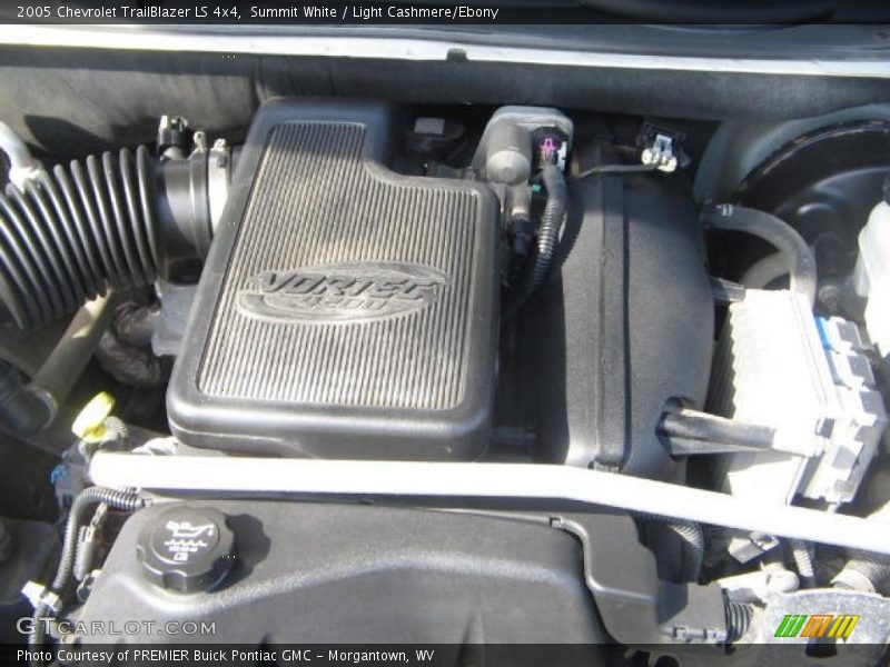Summit White / Light Cashmere/Ebony 2005 Chevrolet TrailBlazer LS 4x4