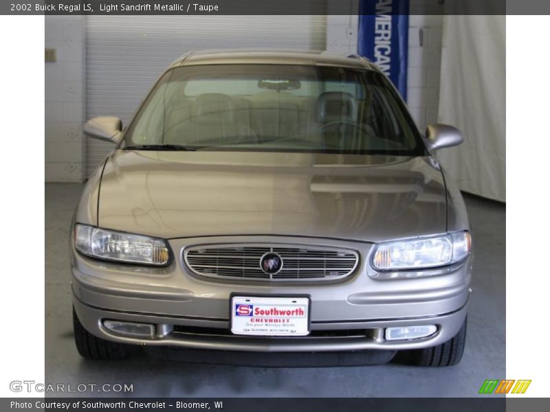 Light Sandrift Metallic / Taupe 2002 Buick Regal LS