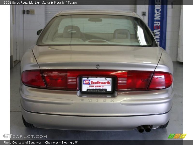 Light Sandrift Metallic / Taupe 2002 Buick Regal LS