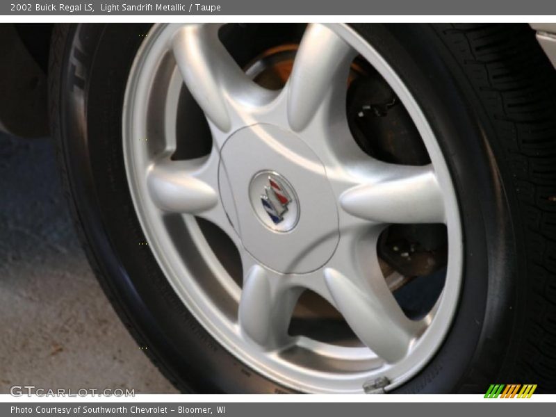 Light Sandrift Metallic / Taupe 2002 Buick Regal LS