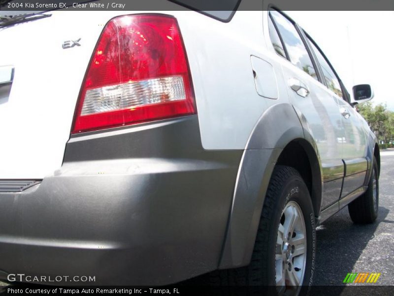 Clear White / Gray 2004 Kia Sorento EX