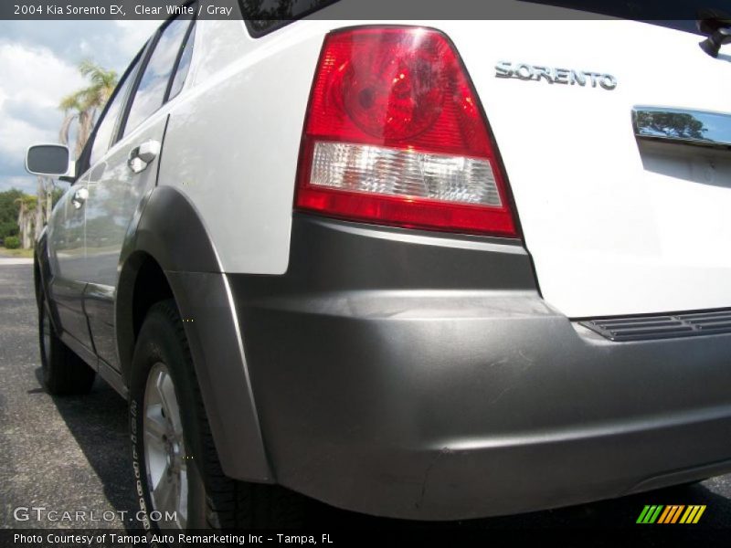 Clear White / Gray 2004 Kia Sorento EX