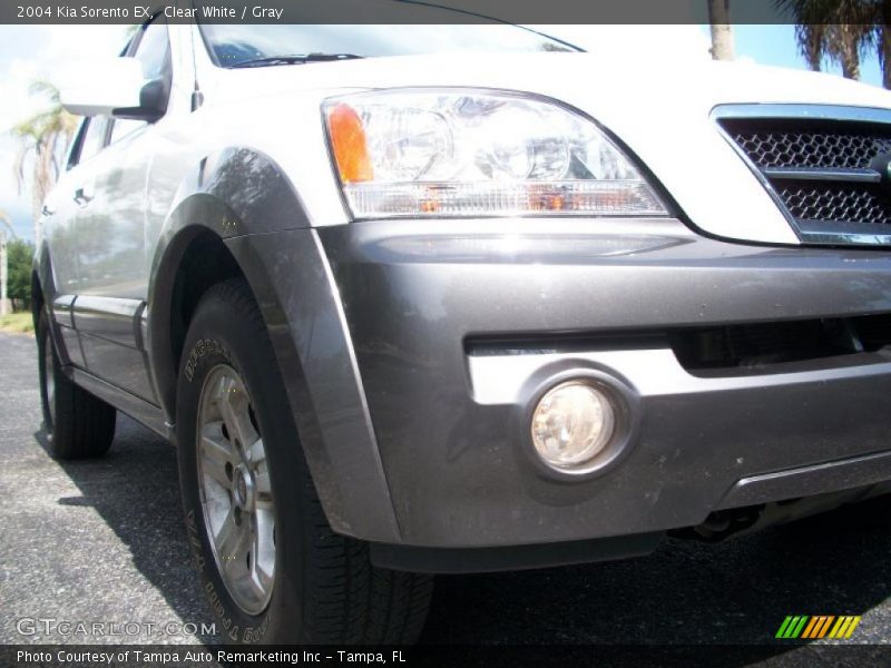 Clear White / Gray 2004 Kia Sorento EX