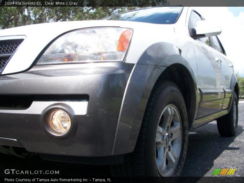 Clear White / Gray 2004 Kia Sorento EX