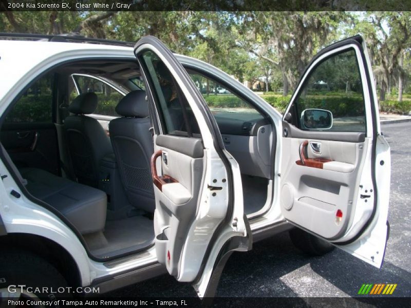 Clear White / Gray 2004 Kia Sorento EX