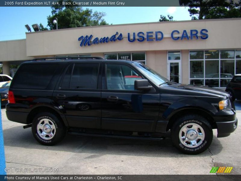 Black Clearcoat / Medium Flint Grey 2005 Ford Expedition XLT 4x4