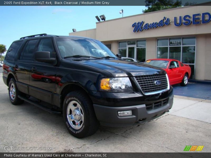 Black Clearcoat / Medium Flint Grey 2005 Ford Expedition XLT 4x4