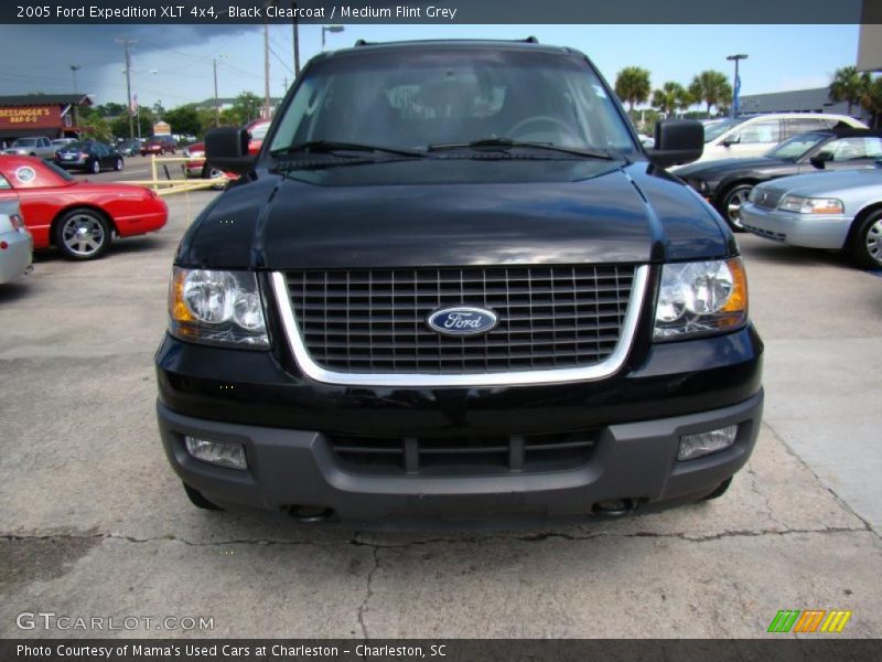 Black Clearcoat / Medium Flint Grey 2005 Ford Expedition XLT 4x4