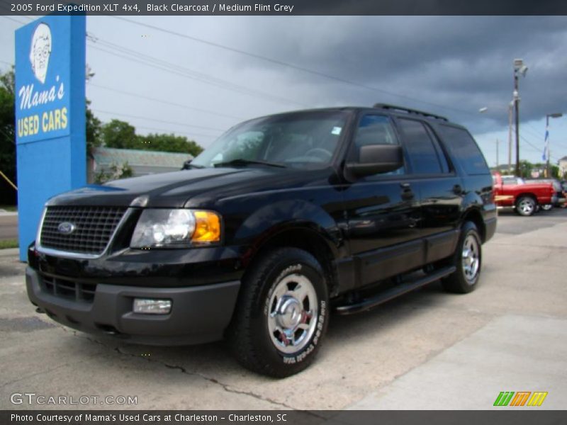 Black Clearcoat / Medium Flint Grey 2005 Ford Expedition XLT 4x4