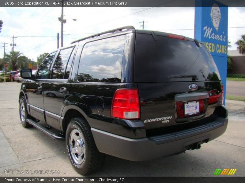 Black Clearcoat / Medium Flint Grey 2005 Ford Expedition XLT 4x4