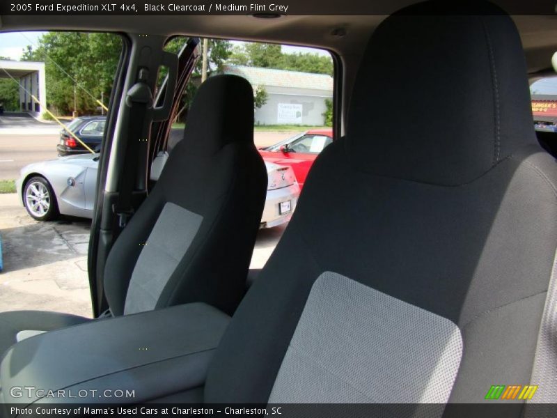 Black Clearcoat / Medium Flint Grey 2005 Ford Expedition XLT 4x4