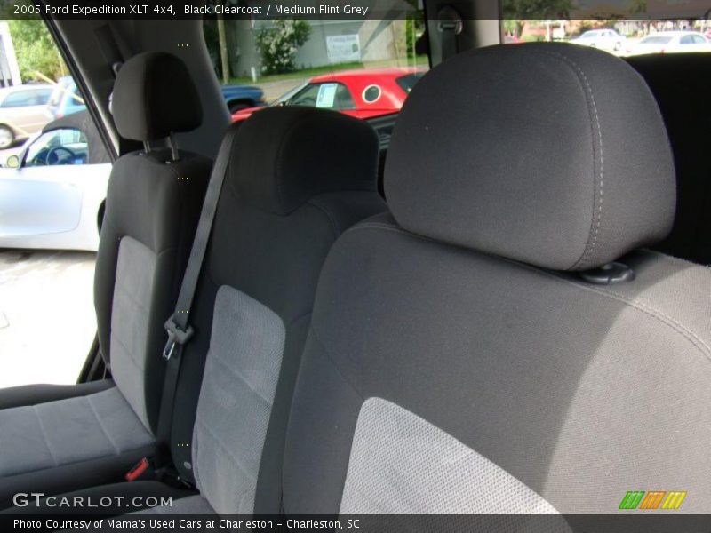 Black Clearcoat / Medium Flint Grey 2005 Ford Expedition XLT 4x4