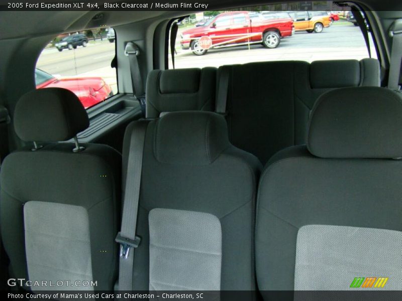 Black Clearcoat / Medium Flint Grey 2005 Ford Expedition XLT 4x4