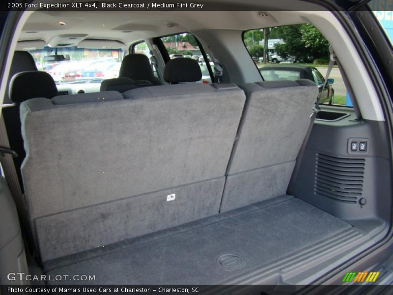 Black Clearcoat / Medium Flint Grey 2005 Ford Expedition XLT 4x4